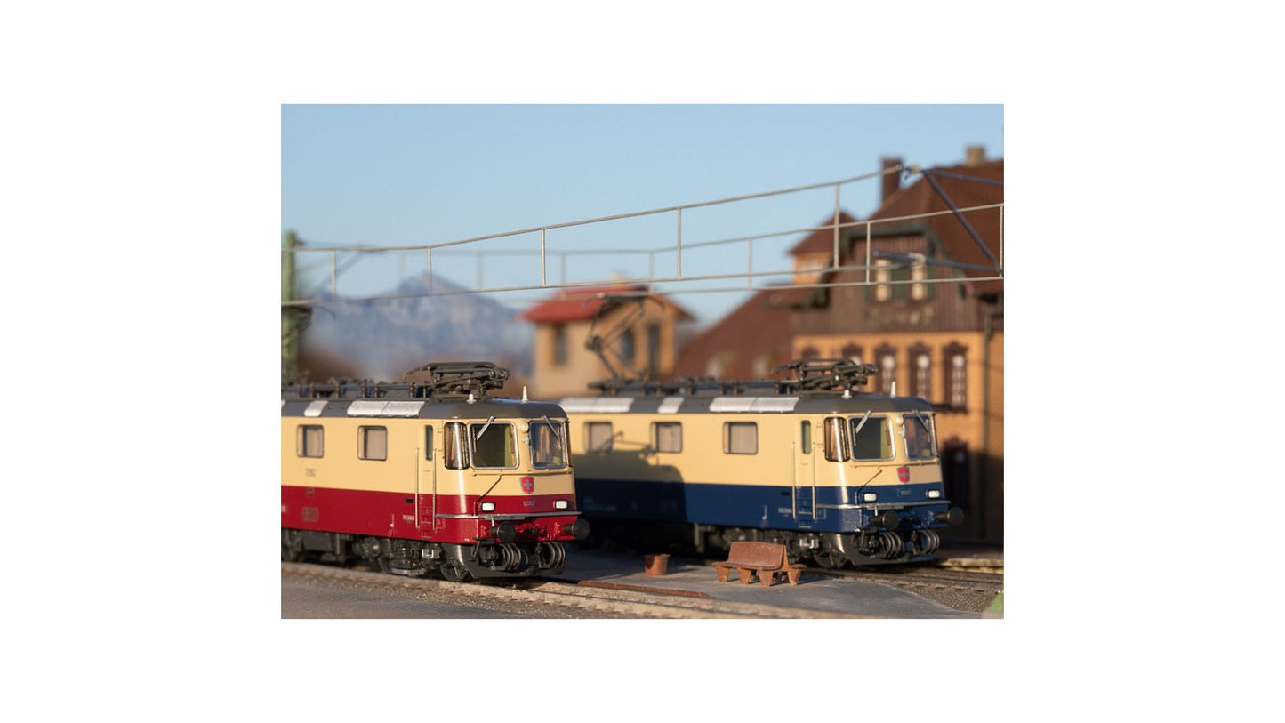Marklin 37300 Class Re 421 Double Electric Locomotive Set