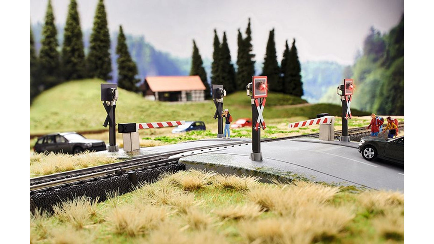 Marklin 74924 Fully Automatic One Piece Railroad Grade Crossing
