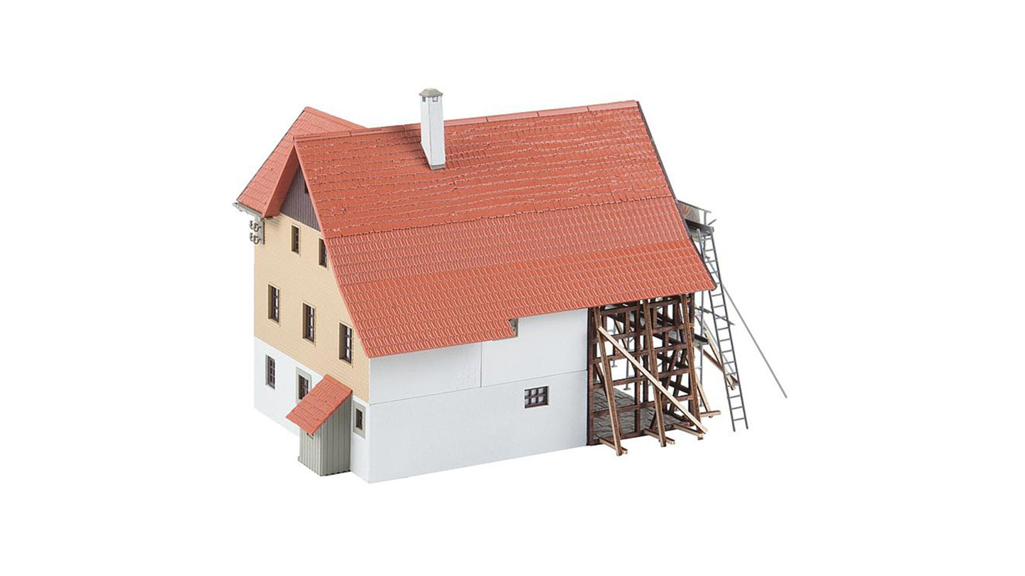 Faller 130533 Farmhouse under renovation