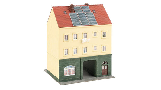 Faller 130628 Town house with model making shop