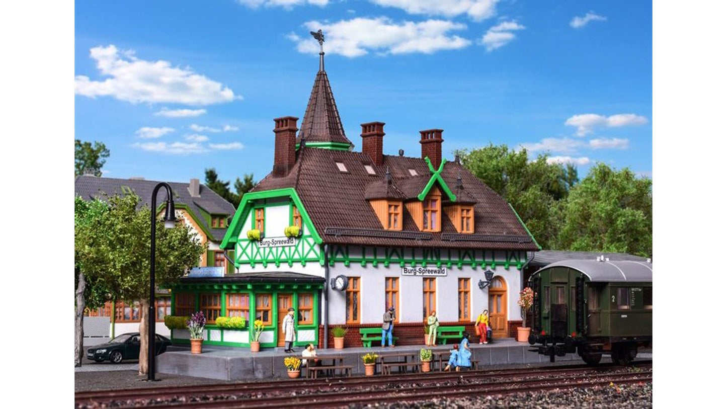 Kibri 39509 Station Burg Spreewald with LED Light