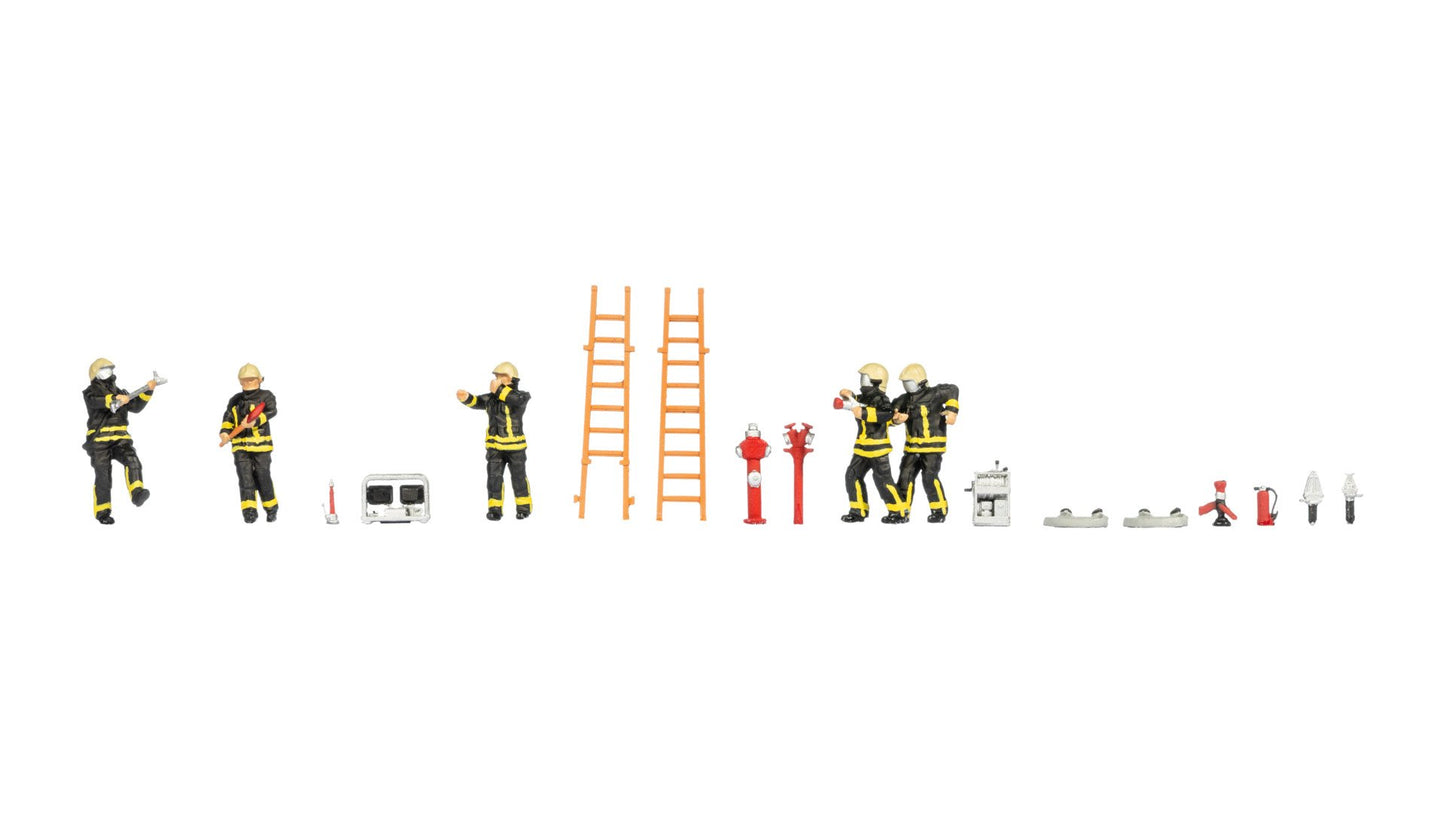 NOCH NO16259 Themed Figures Set ‘Fire Brigade Operation’ Contents: 5 firefighter figures 1 floodlight 1 hydraulic unit 2 l…