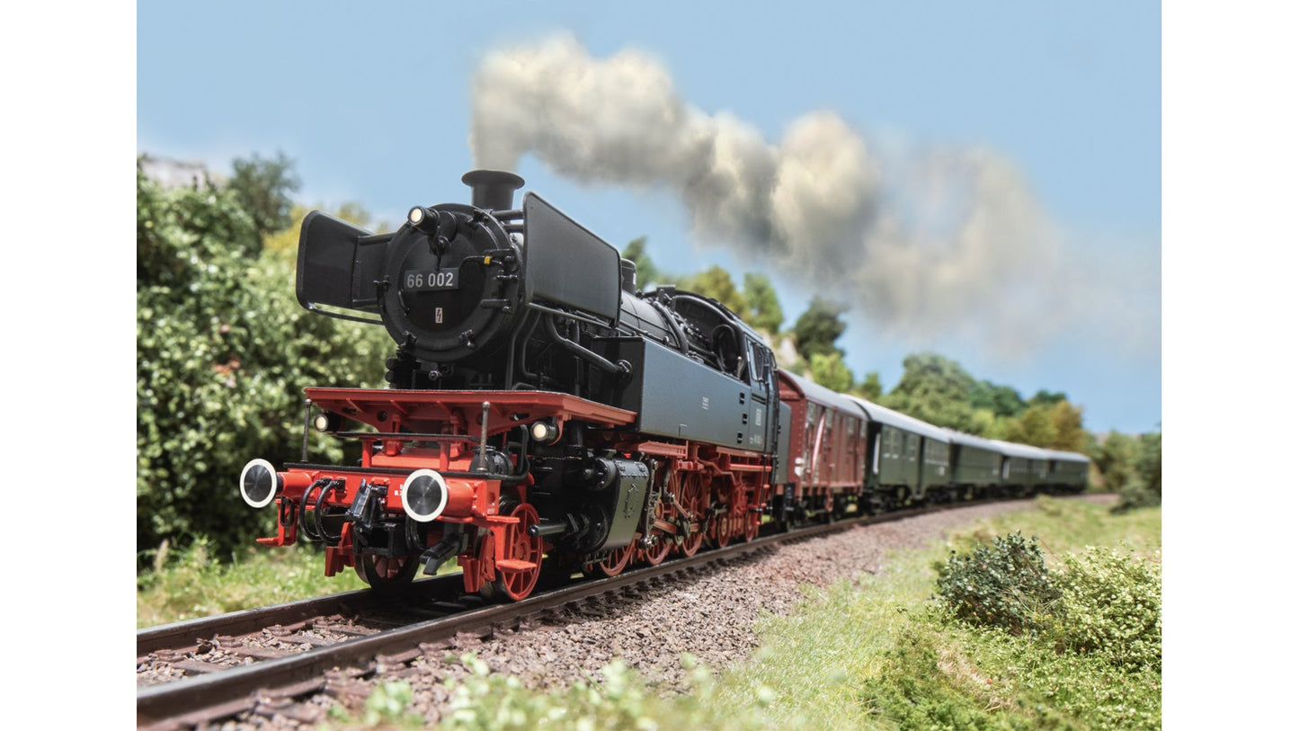 Trix 25660 Steam Locomotive 66 002