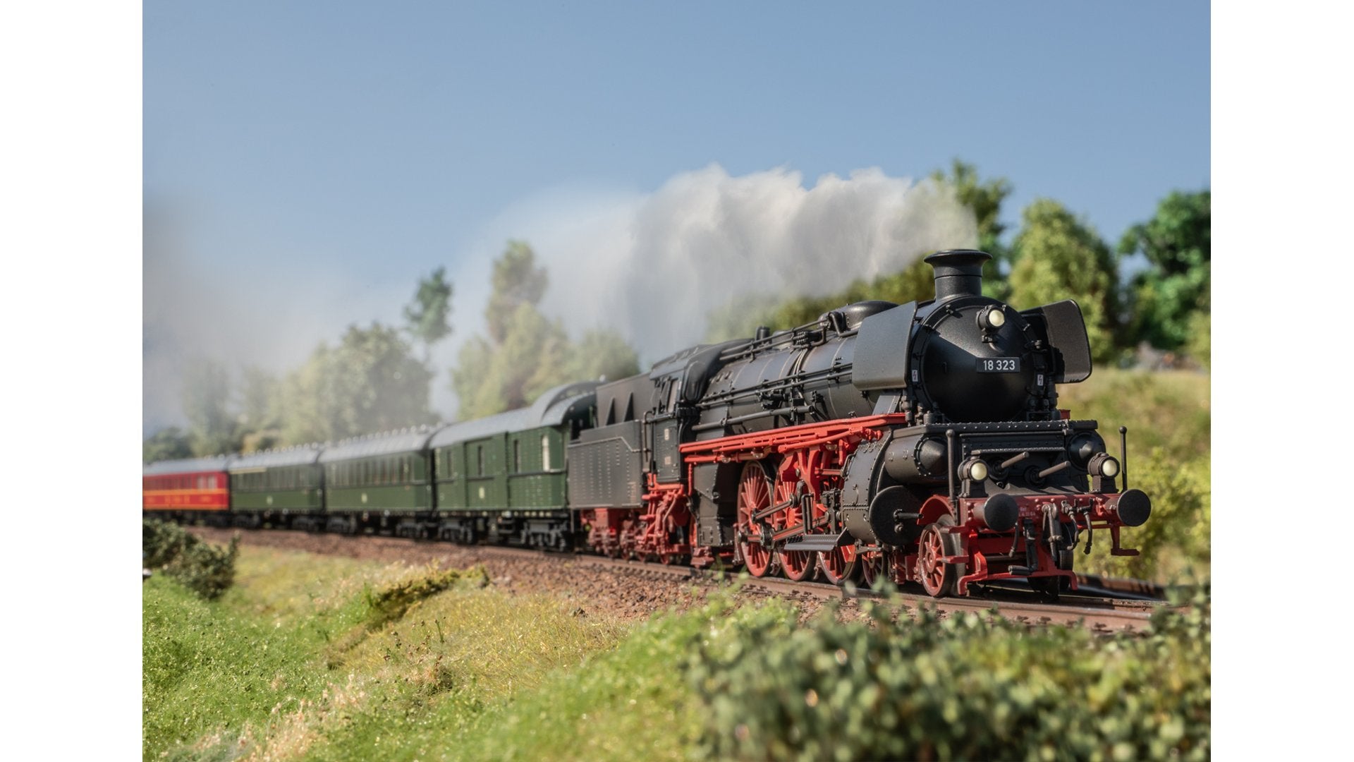 Marklin 38327 Steam Locomotive, Road Number 18 323