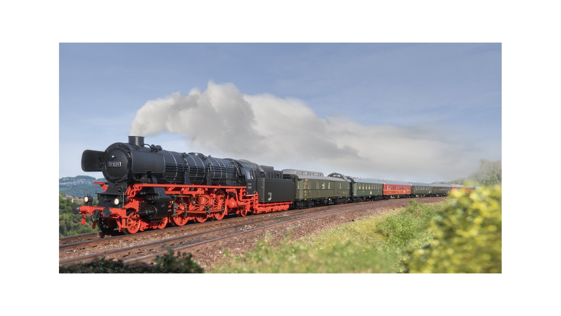 Marklin 39105 Class 01.10 Steam Locomotive, New Design