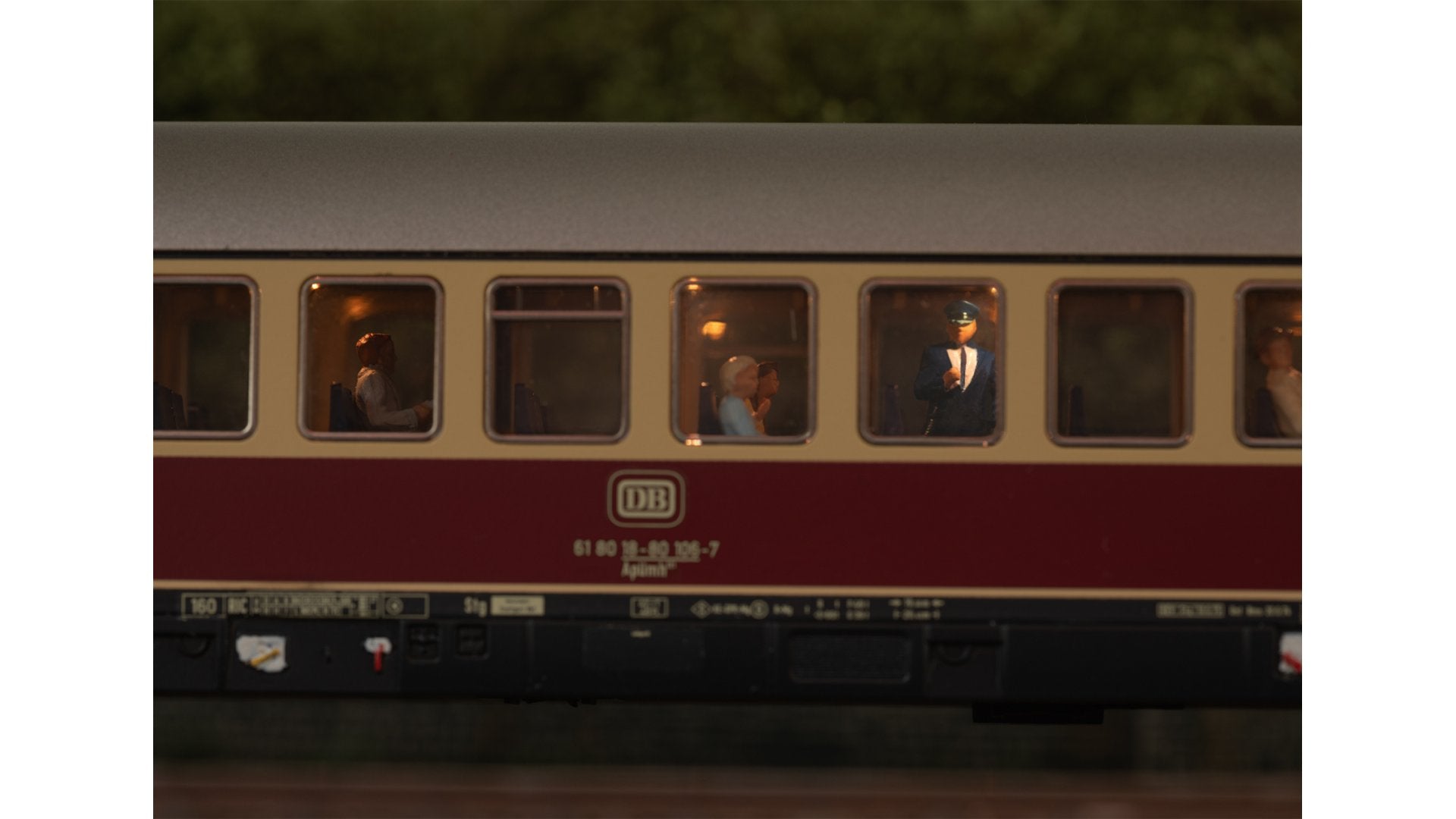 Marklin 43886 Type Apümh 121 Express Train Passenger Car