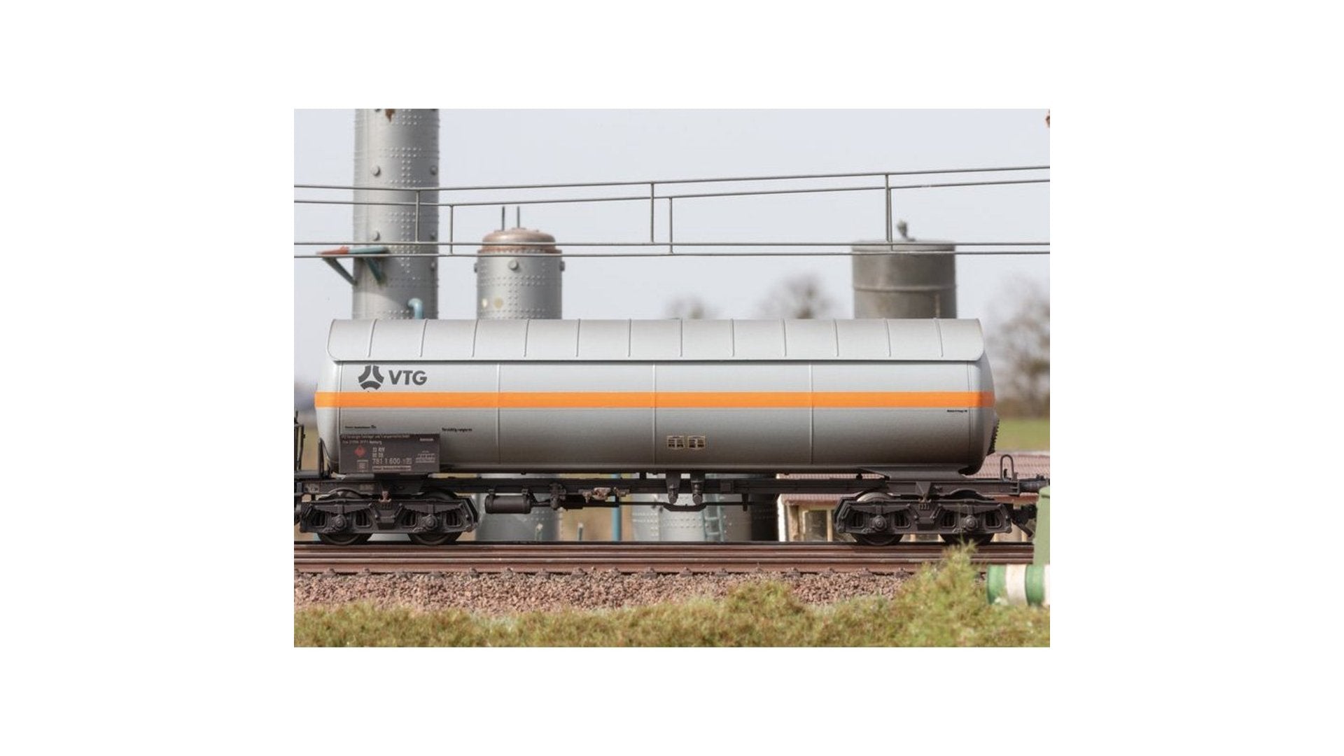 Marklin 48480 VTG and Eva Pressurized Gas Tank Car Set