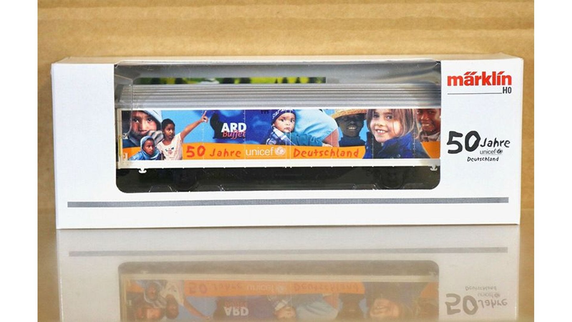 Marklin 94204 50 Years UNICEF Car