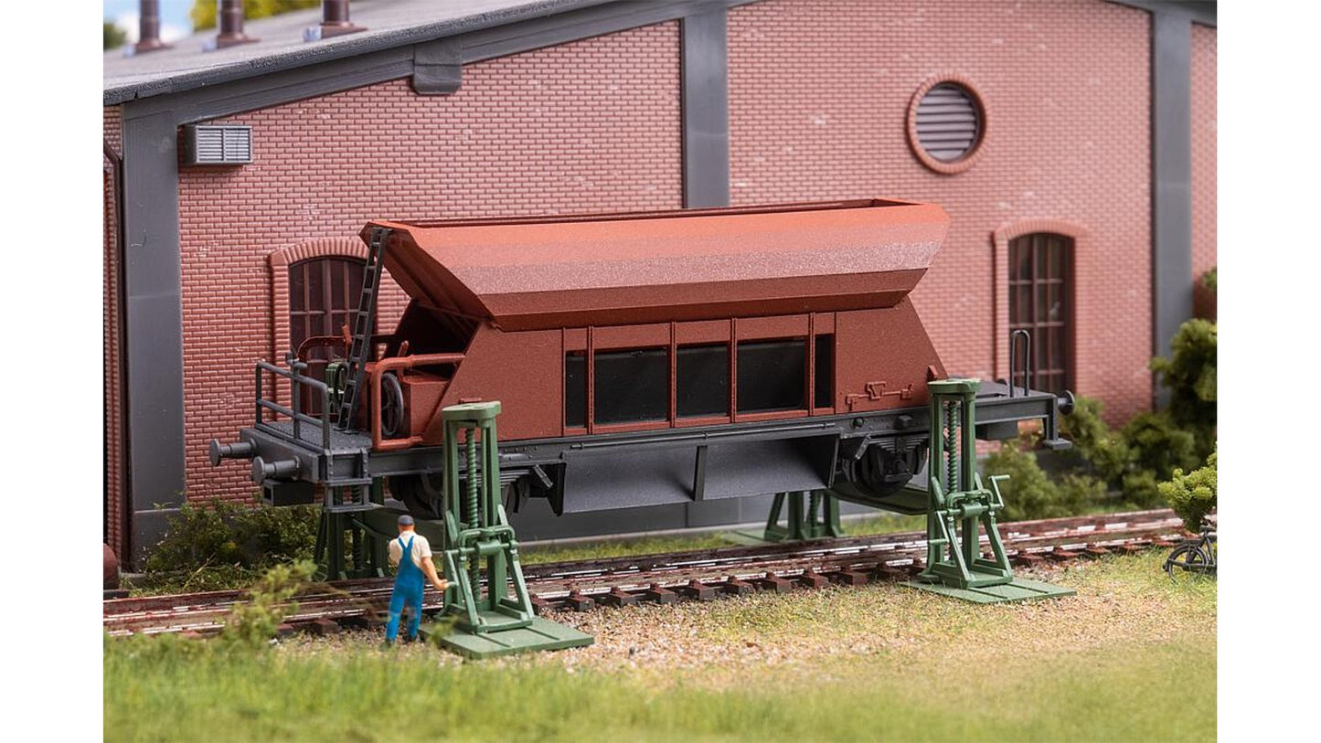 Faller FA120323 2 Spindle jacks with jacked-up wagon