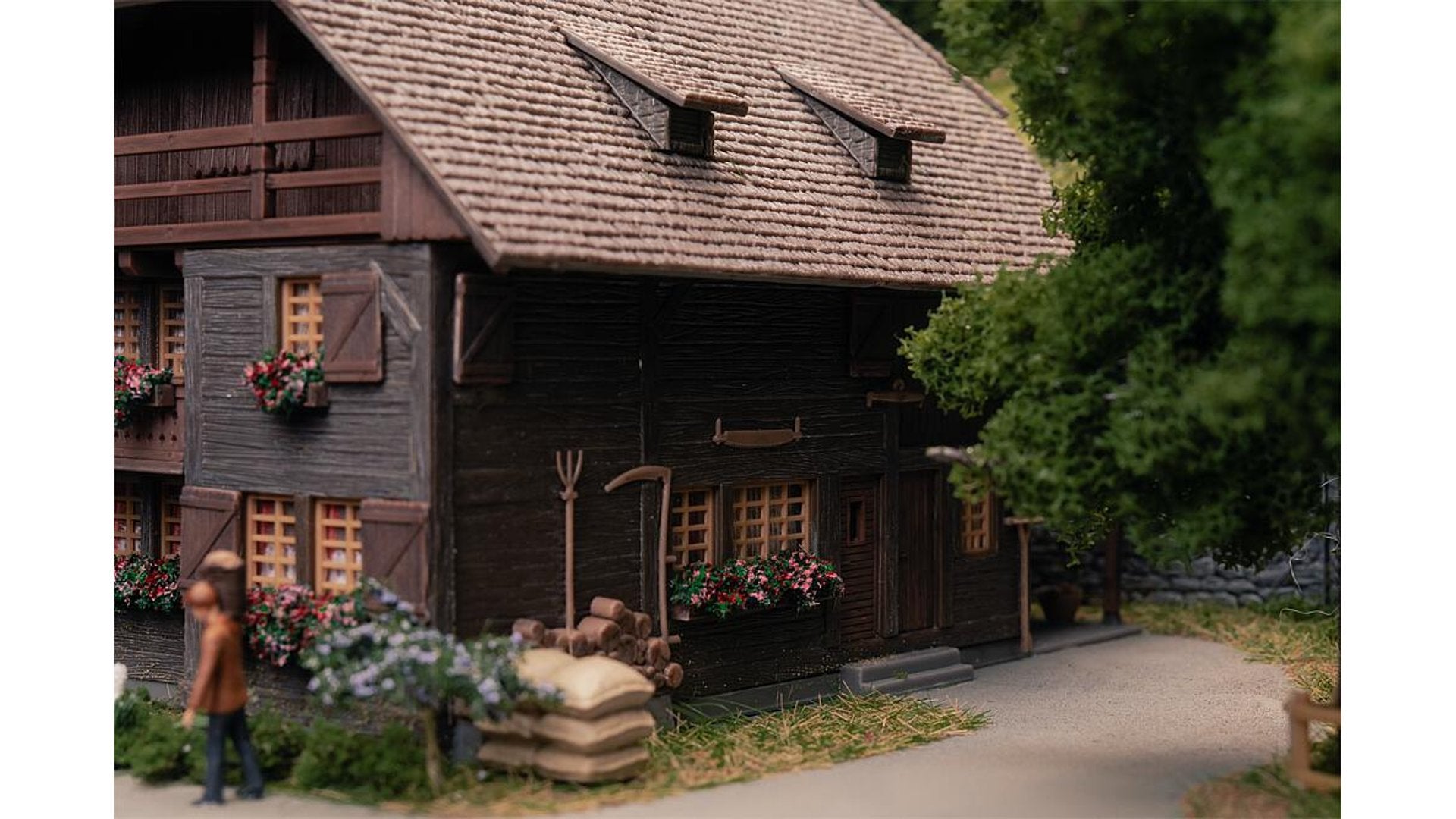 Faller FA130012 Clockmaker's house with figure Anniversary model