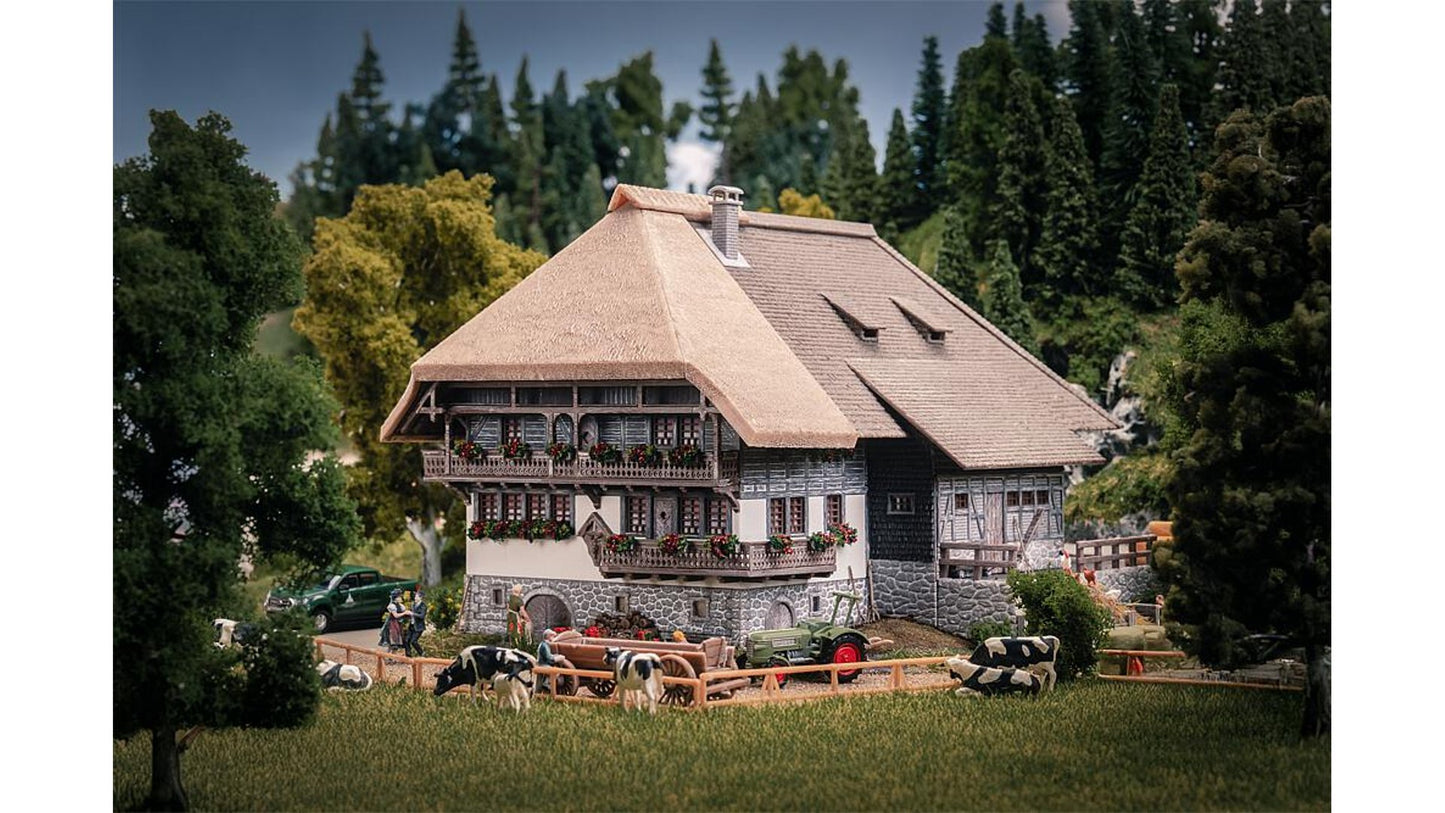 Faller FA130013 Black Forest farm with 2 figures Anniversary model