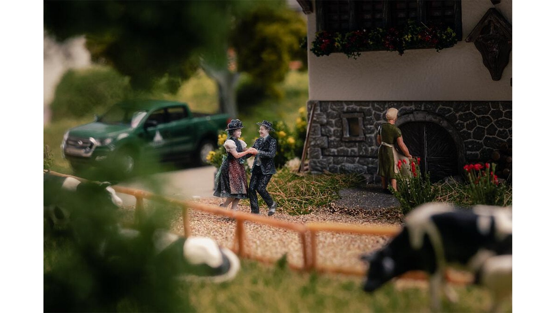 Faller FA130013 Black Forest farm with 2 figures Anniversary model