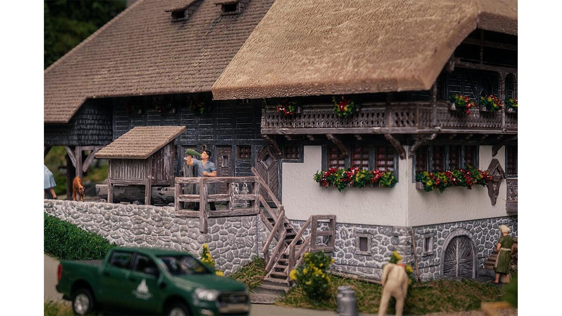 Faller FA130013 Black Forest farm with 2 figures Anniversary model