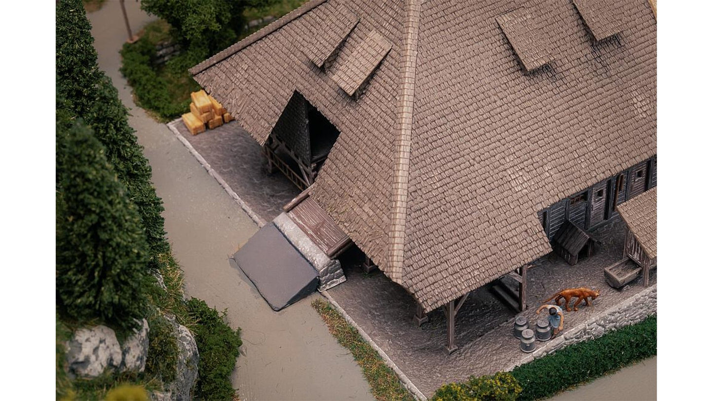 Faller FA130013 Black Forest farm with 2 figures Anniversary model