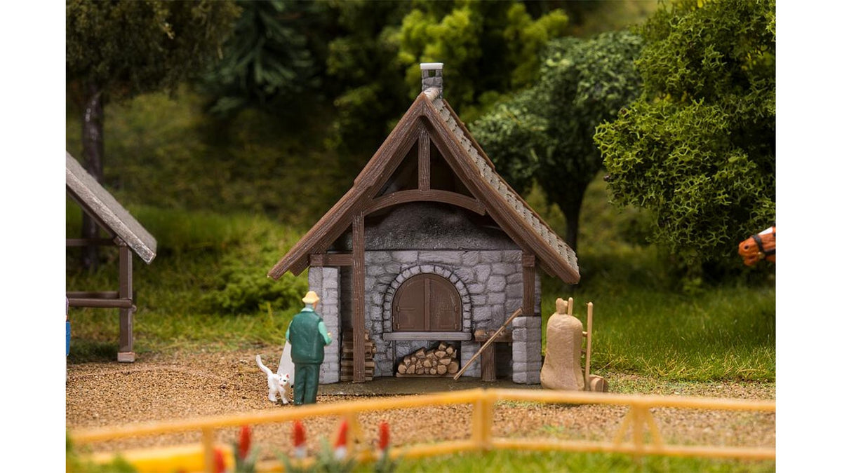 Faller 130116 Granary, court chapel and bakery