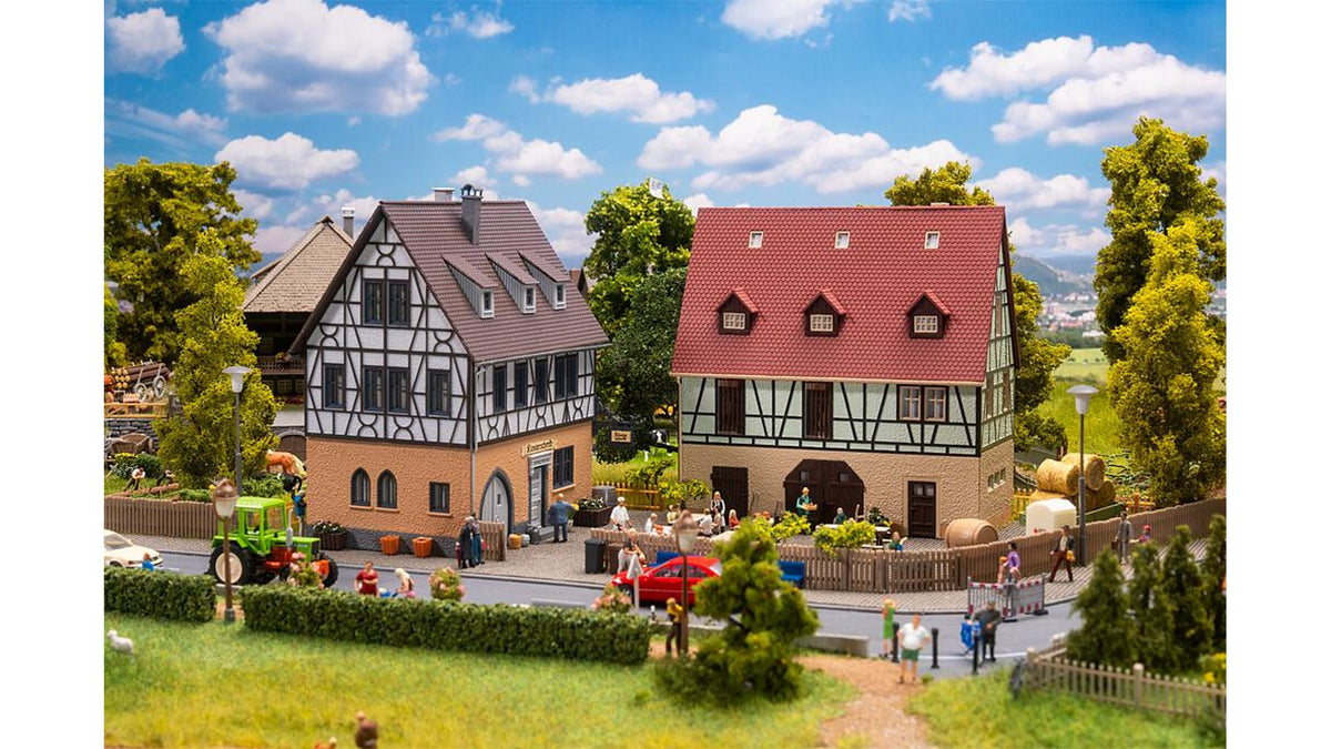 Faller 130147 Half timbered house with farm building