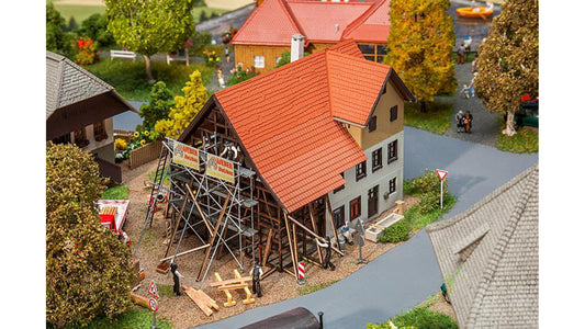 Faller 130533 Farmhouse under renovation