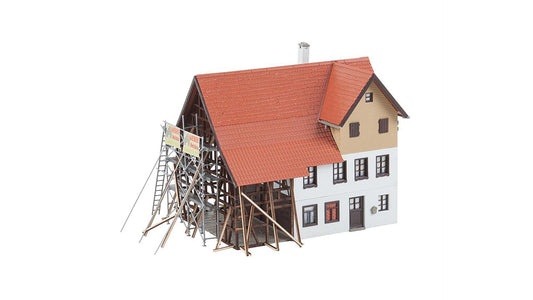 Faller 130533 Farmhouse under renovation
