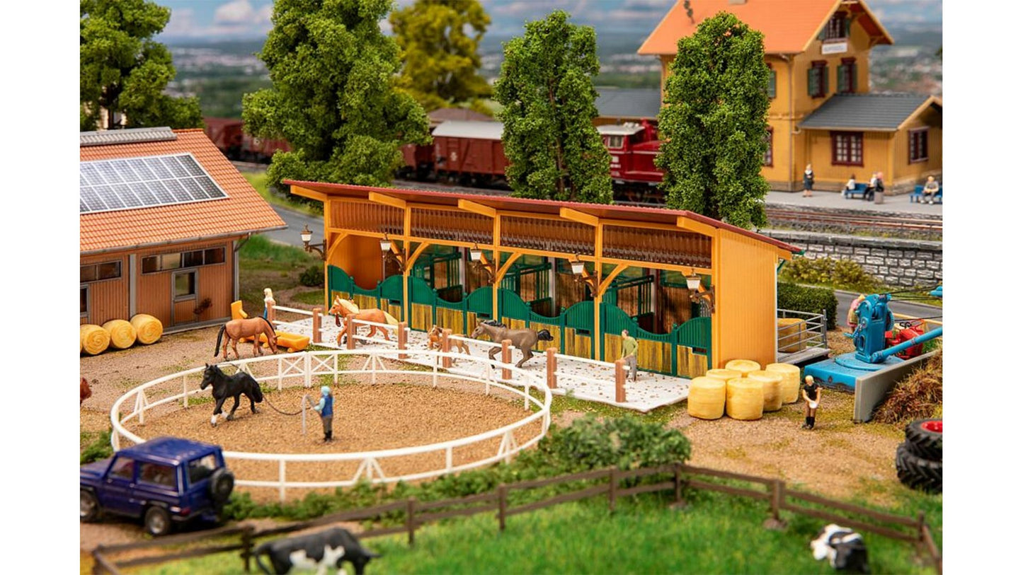 Faller 130597 Stable with 4 horses