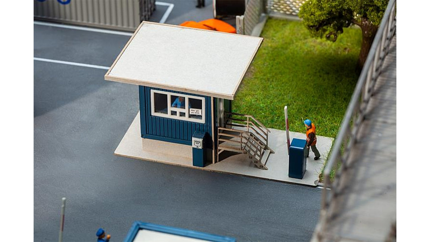Faller 130626 Gatekeepers House with Roof Overhang