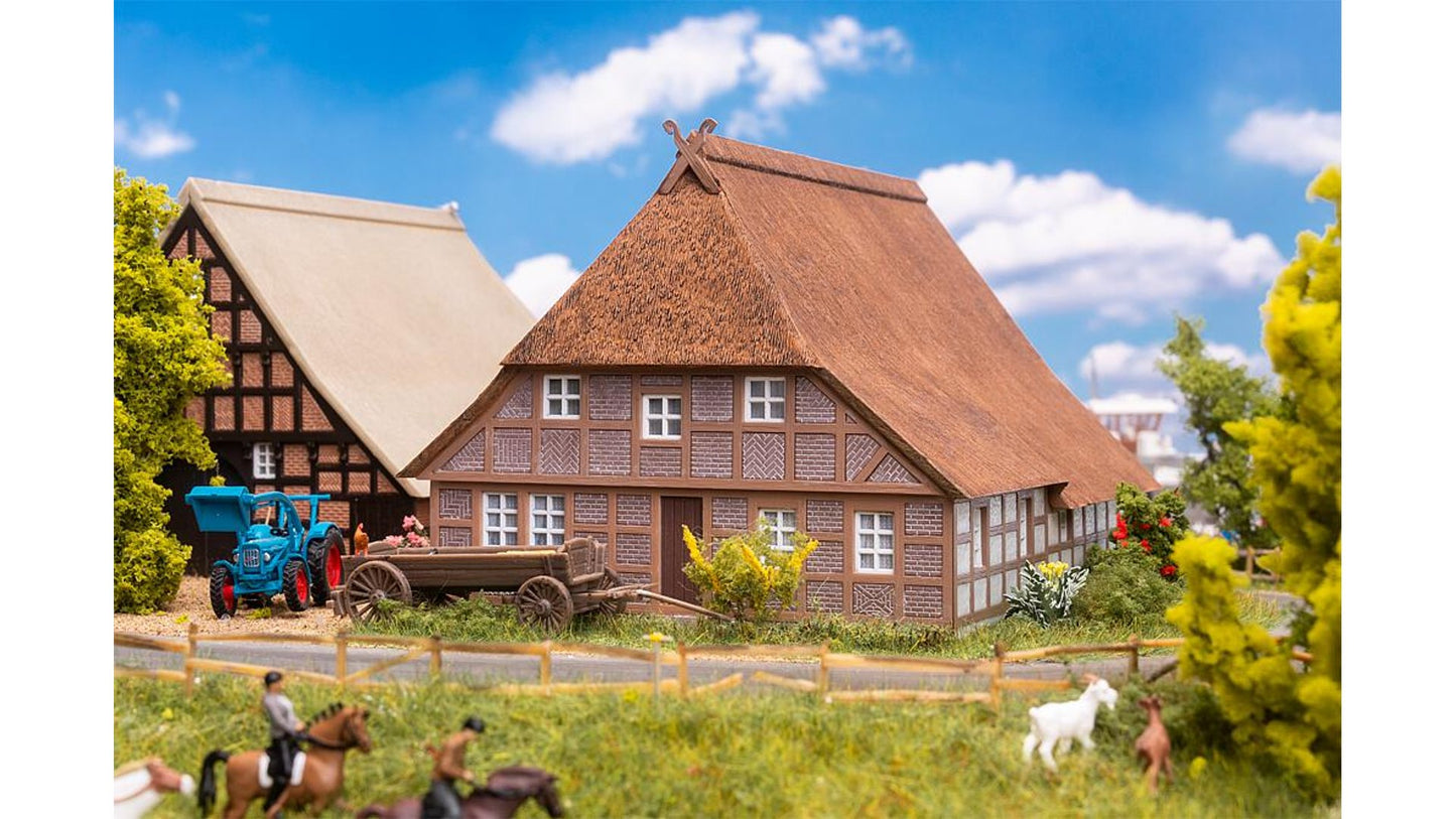 Faller FA130674 North German thatched house
