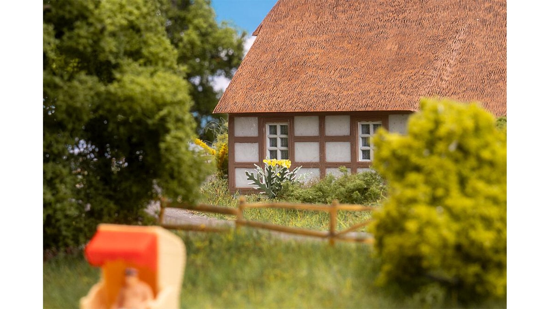 Faller FA130674 North German thatched house