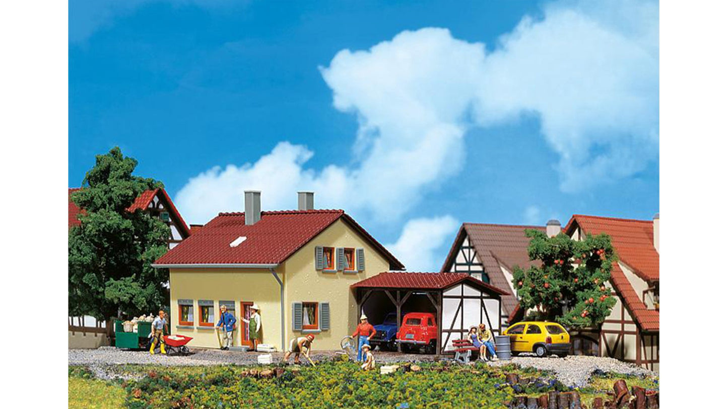 Faller 131358 Colonist House with Culture