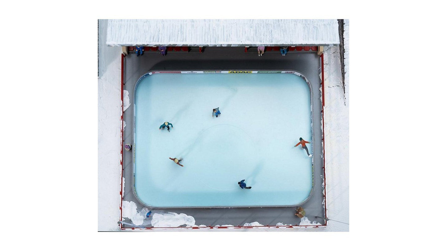 Faller 134005 Artificial Ice Rink with Moving Figures