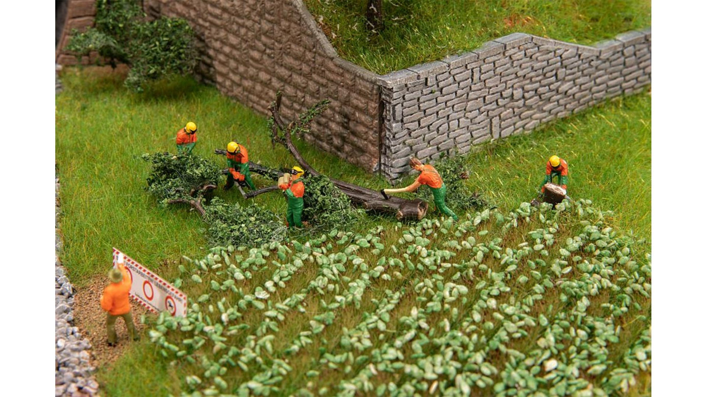 Faller 151690 Forestry Workers with Modern Equipment