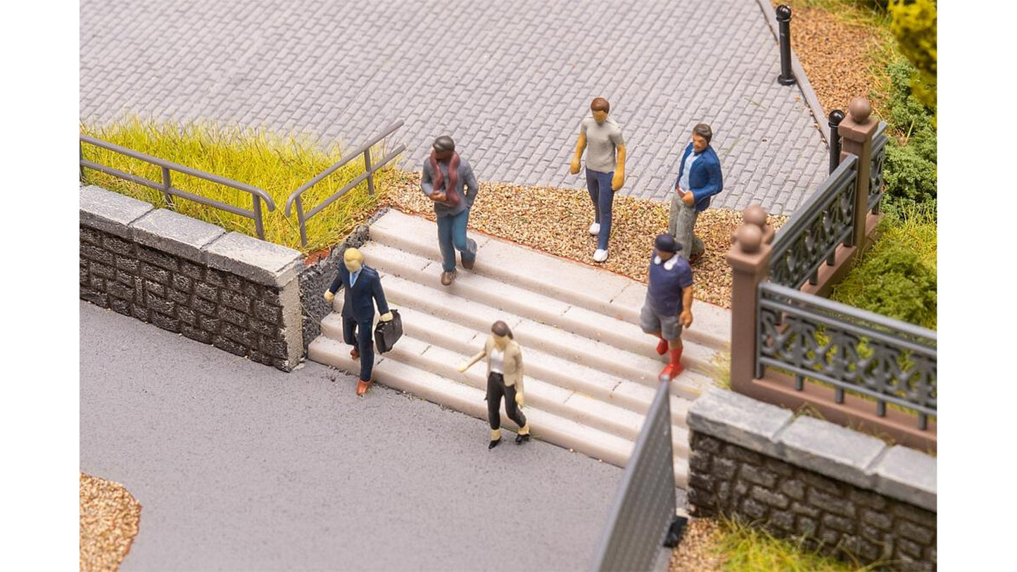 Faller FA151727 Persons descending stairs