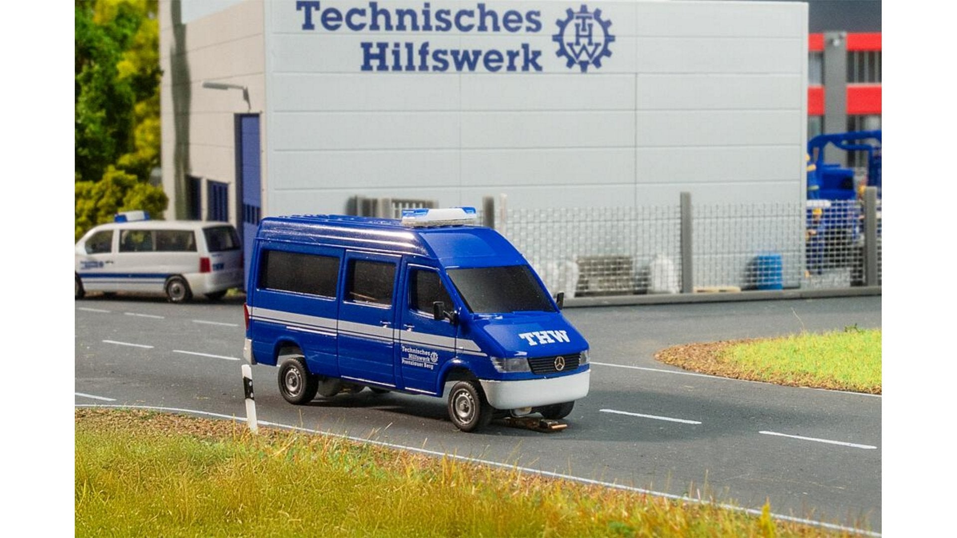 Faller 161430 MB Sprinter THW (HERPA)