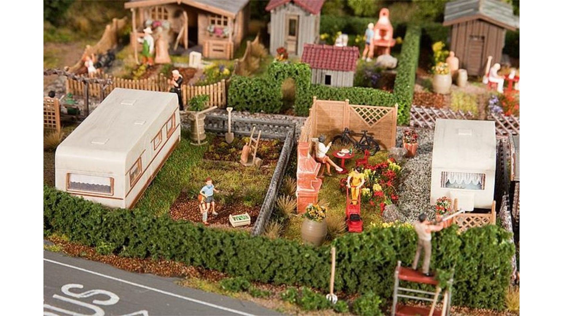 Faller 180495 2 Allotments with caravan