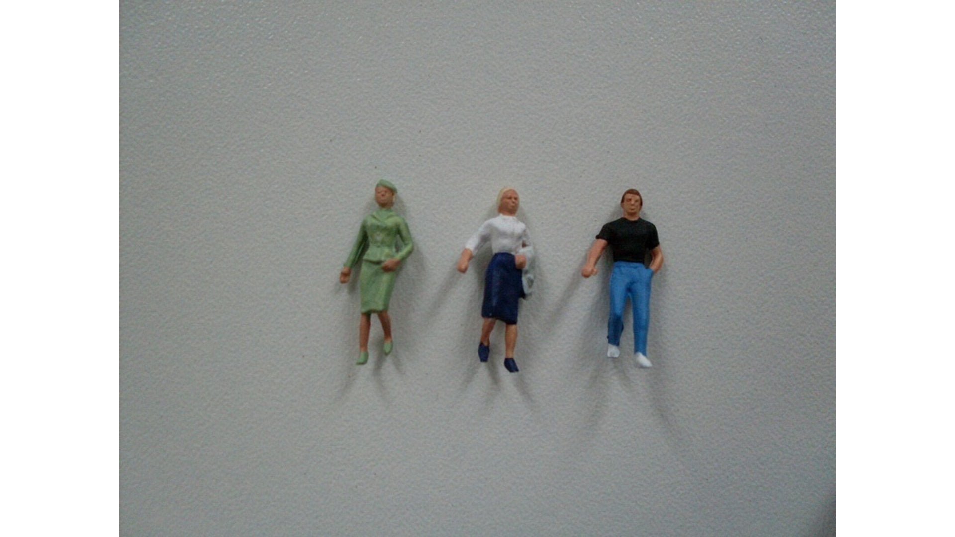 Faller 191504A Action Theme City Figures-3 Walking Pedestrians
