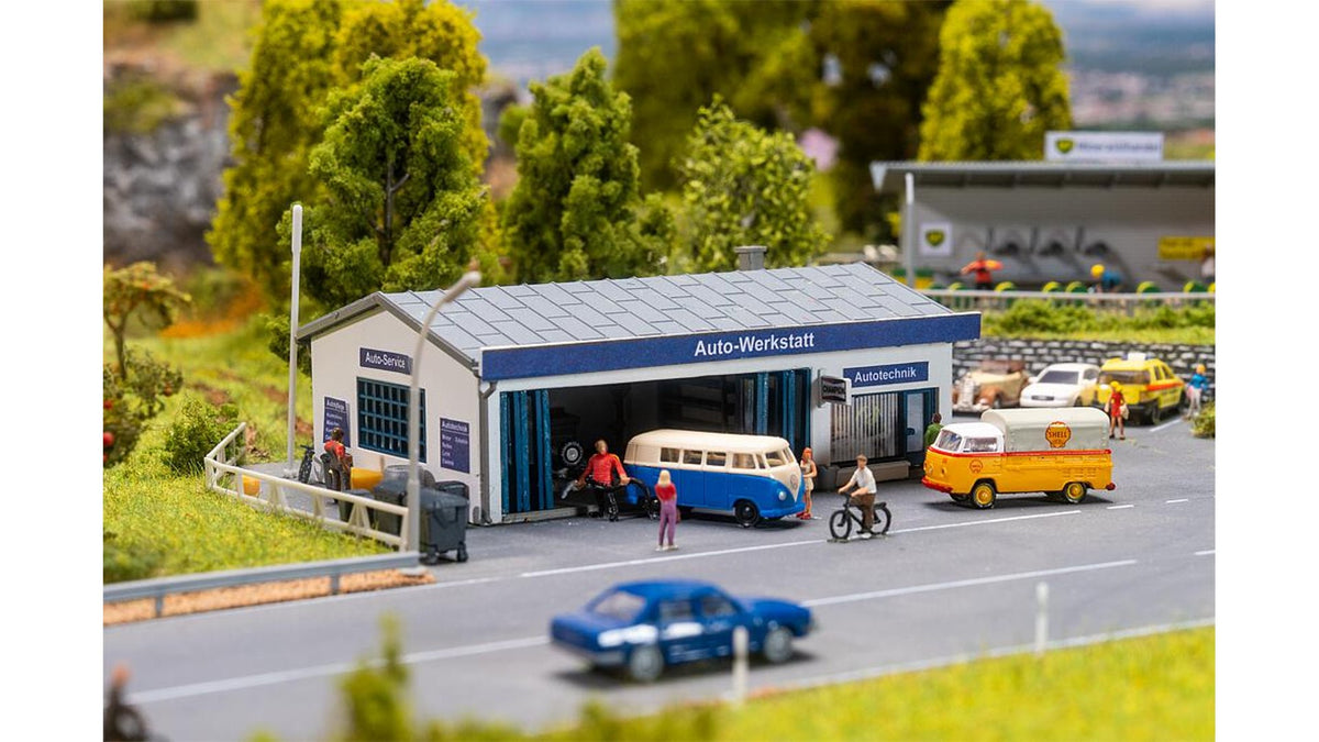 Faller 222270 Car workshop with accessories