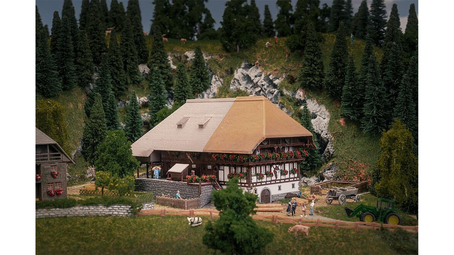 Faller FA232010 Schwarzwaldhof with 2 figures Anniversary model