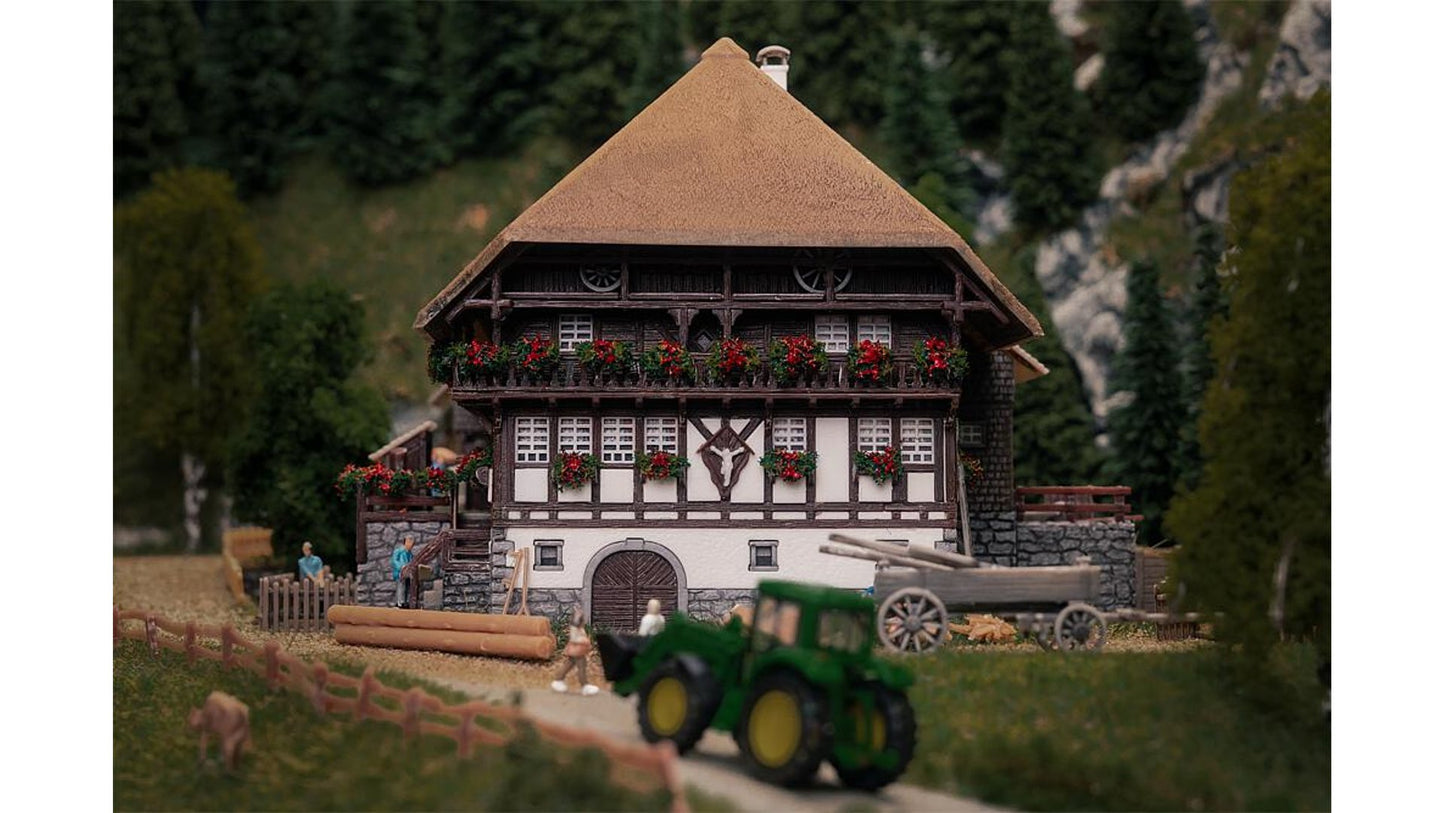 Faller FA232010 Schwarzwaldhof with 2 figures Anniversary model