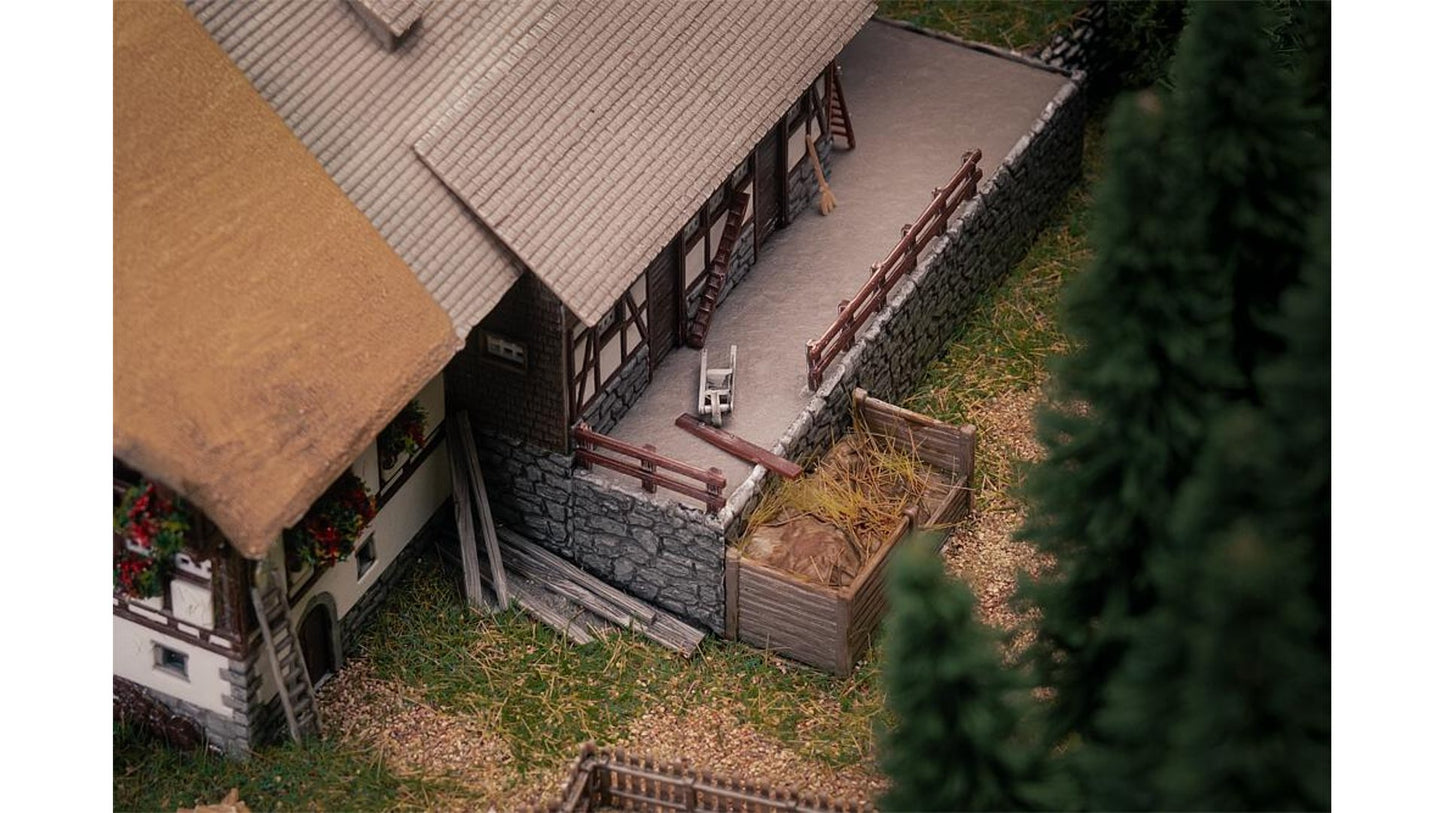 Faller FA232010 Schwarzwaldhof with 2 figures Anniversary model