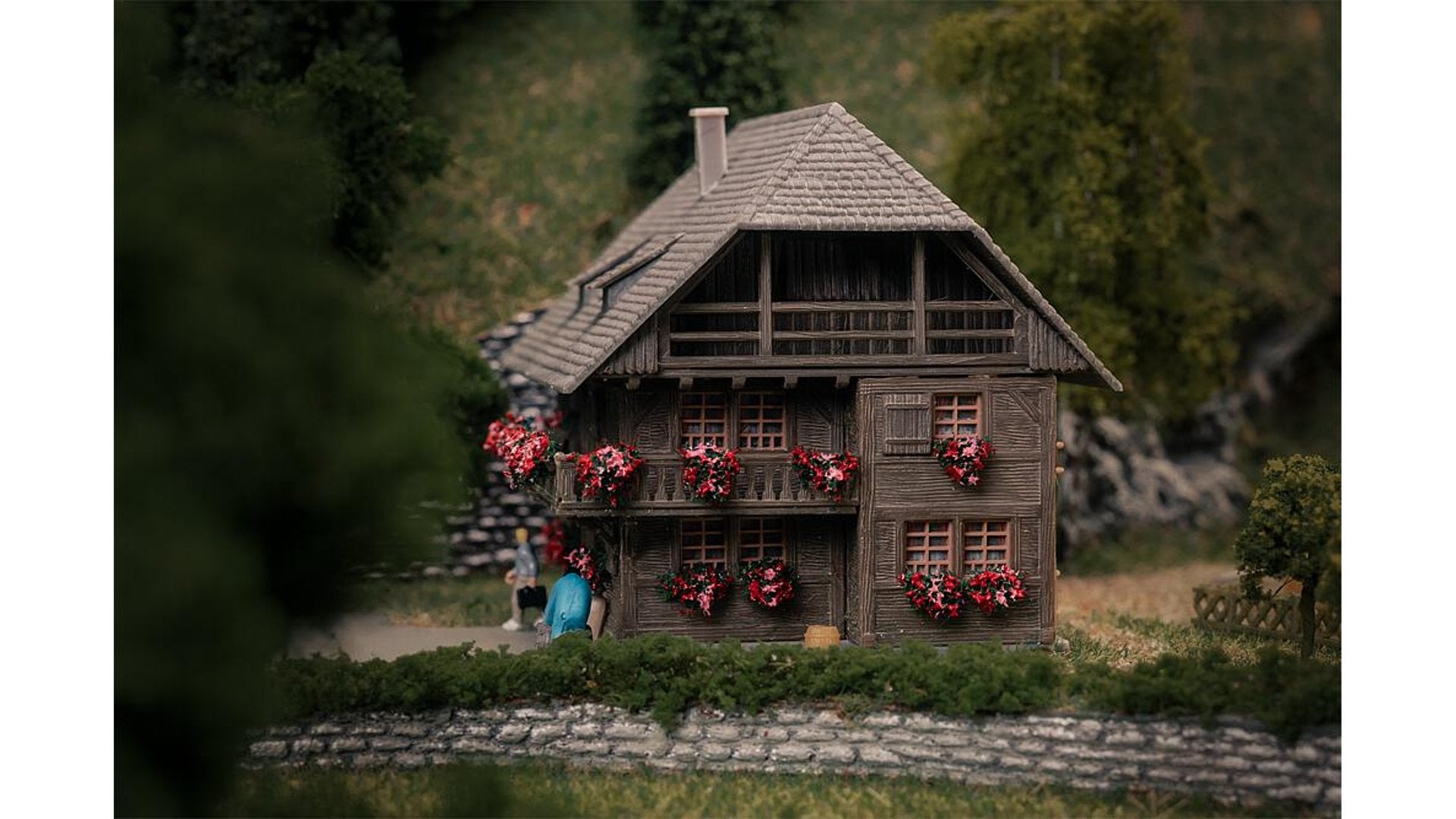 Faller FA232011 Clockmaker's cottage with figure Anniversary model