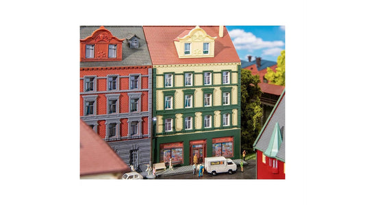 Faller 232172 Town house with model making shop