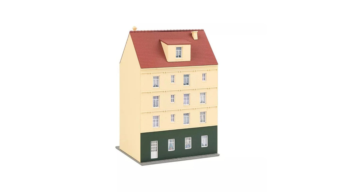Faller 232172 Town house with model making shop