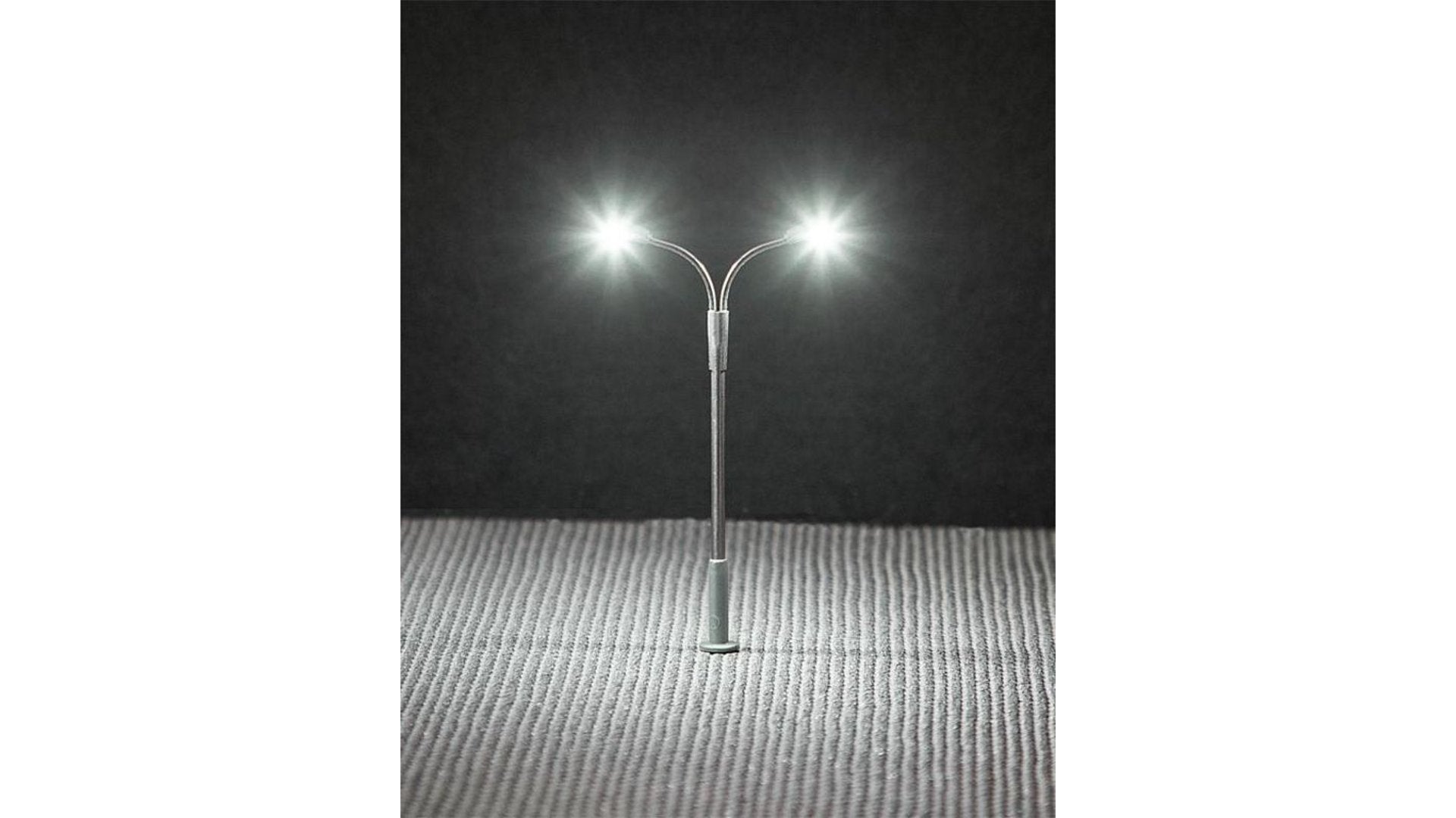 Faller 272221 LED Street light, lamppost, two arms, cold white