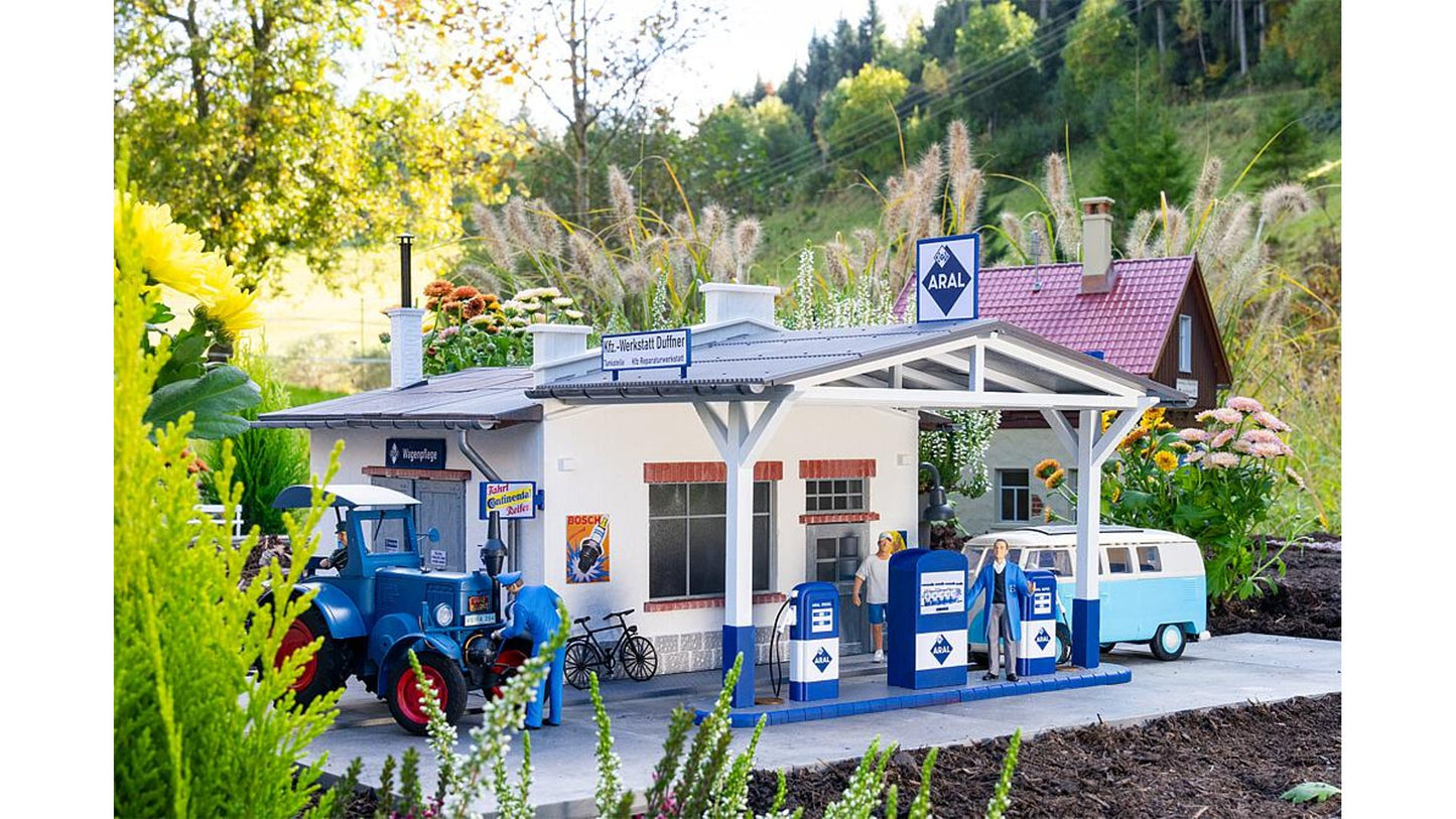 Faller FA330821 Petrol station with workshop