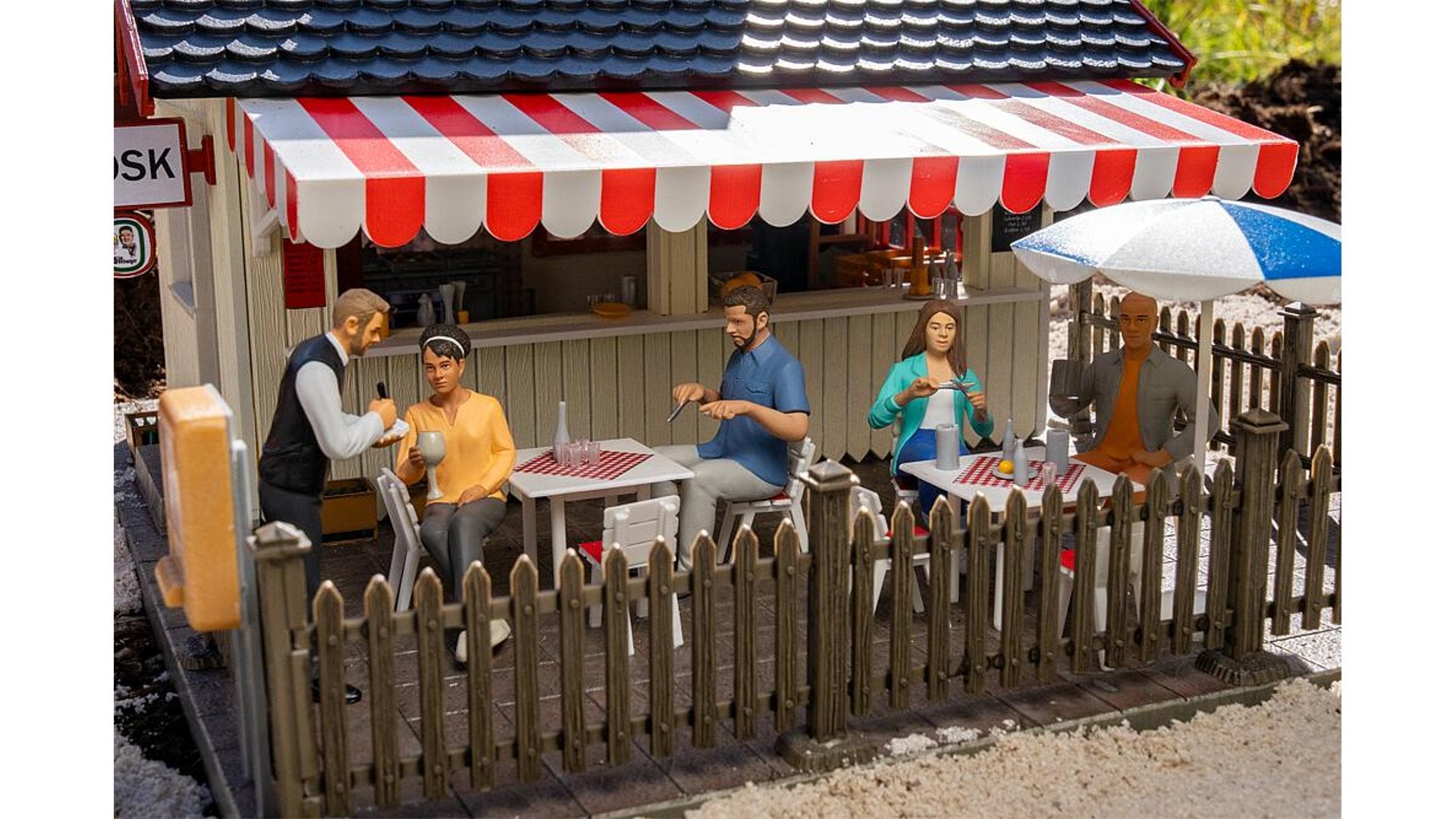 Faller FA331532 Seated restaurant guests, modern