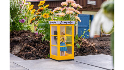 Faller FA333231 Telephone box with figure