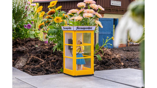 Faller FA333231 Telephone box with figure