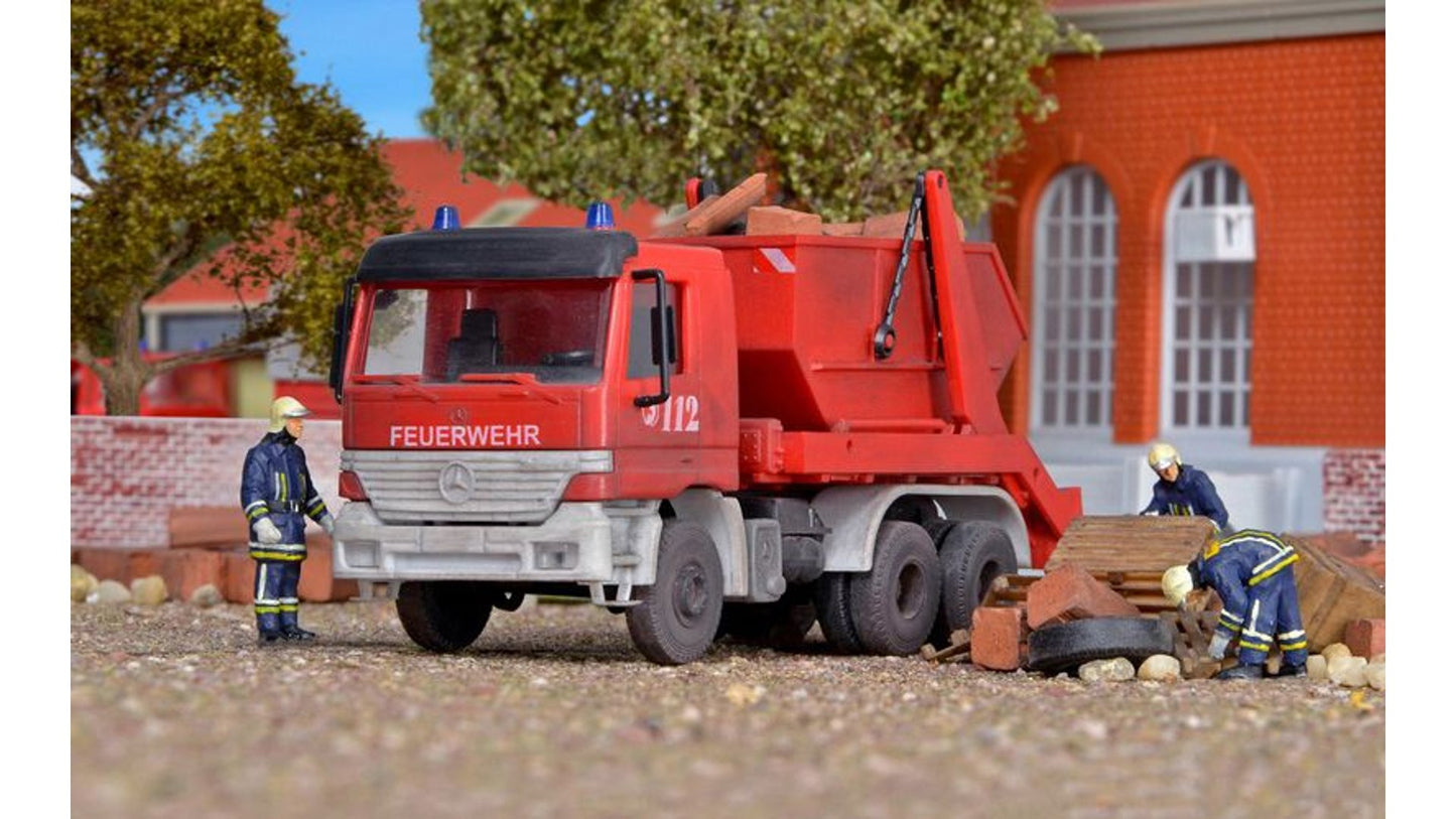 Kibri 18268 MB Actros Actros Carrier with Dumpster Kit