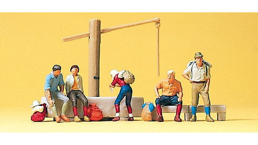 Preiser 10441 People resting by the village fountain