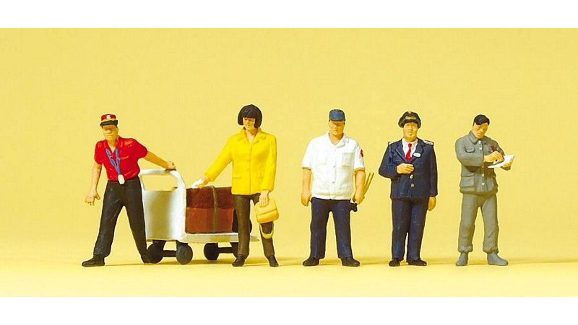 Preiser 10571 At The Station