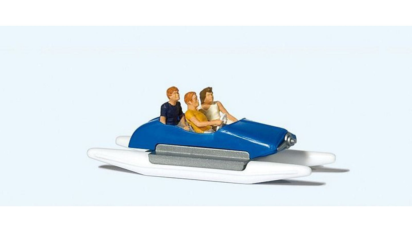 Preiser 10682 Family in Pedal Boat