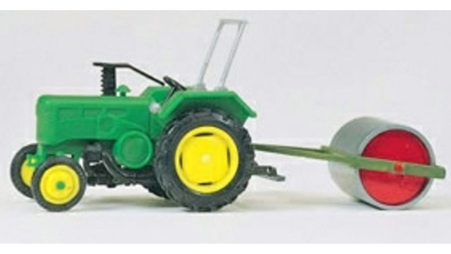 Preiser 17929 Farm tractor with agricultural roller